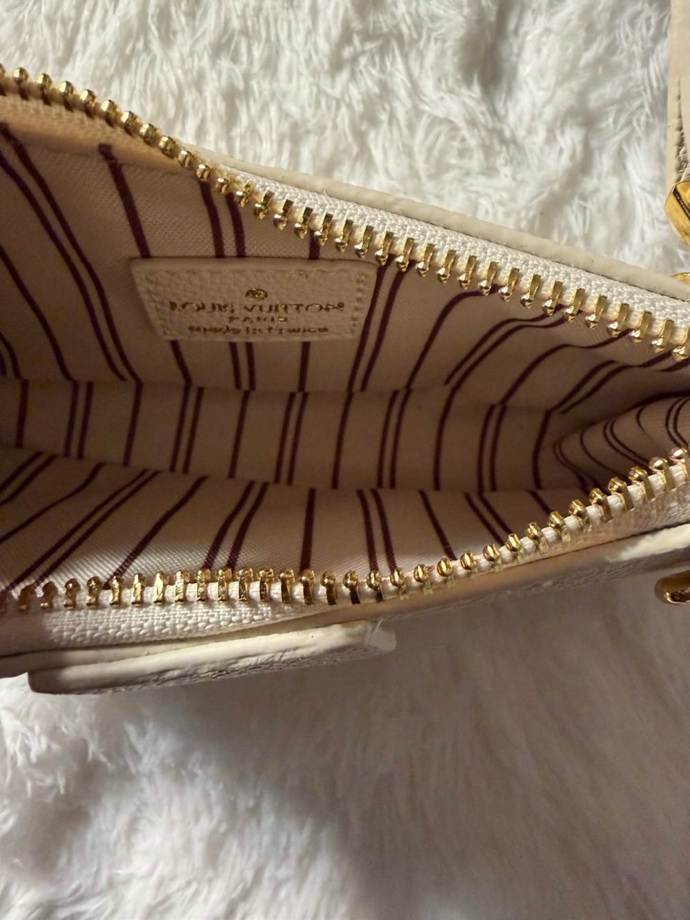 ✨Louis Vuitton Easy Pouch On Strap Monogram Mini Shoulder Bag with Gold Chain✨ - Picture 2 of 4